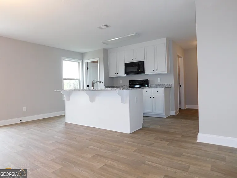 2214 Savannah Dr — Photo 4