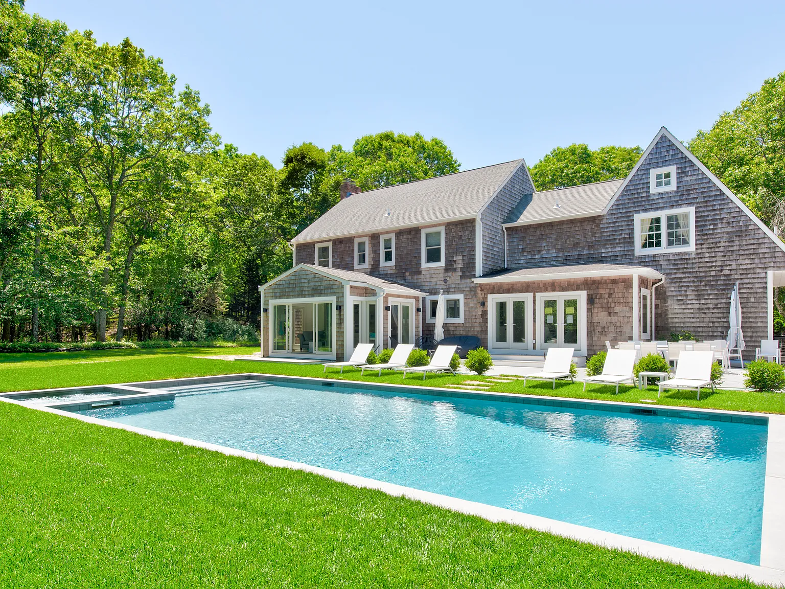 Close to East Hampton Village, Amagansett and Ocean Beaches — Photo 3