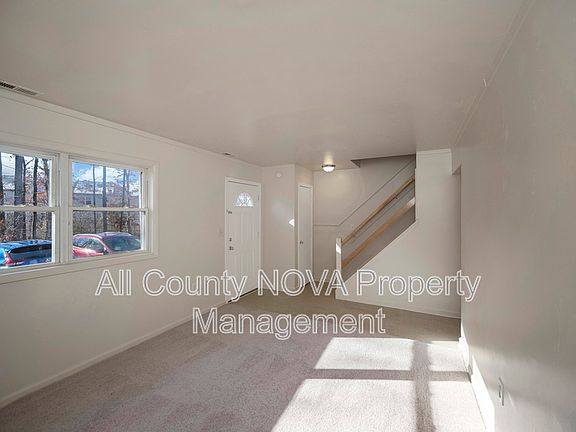 4th image of 110 Manor Ln