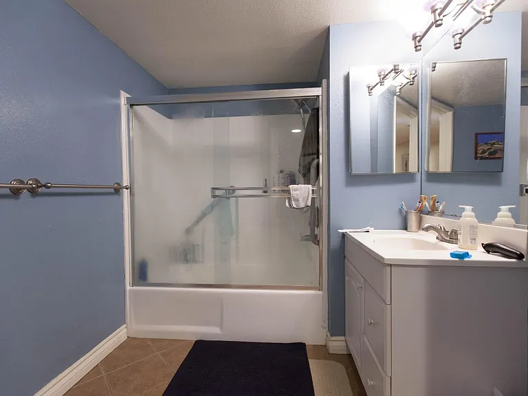 2121 Beloit Ave #303 — Photo 14