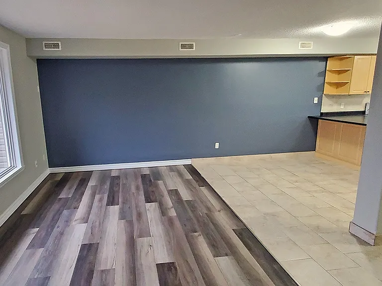 246 Lakeshore Rd — Photo 2
