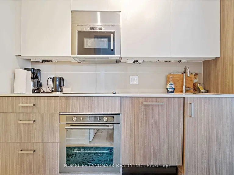17 Dundonald St #505 — Photo 4
