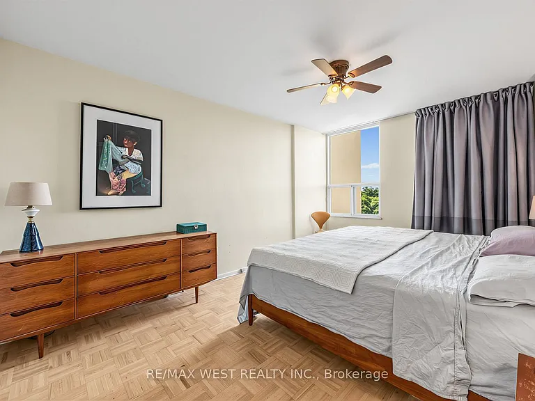 60 Pavane Linkway #805 — Photo 15