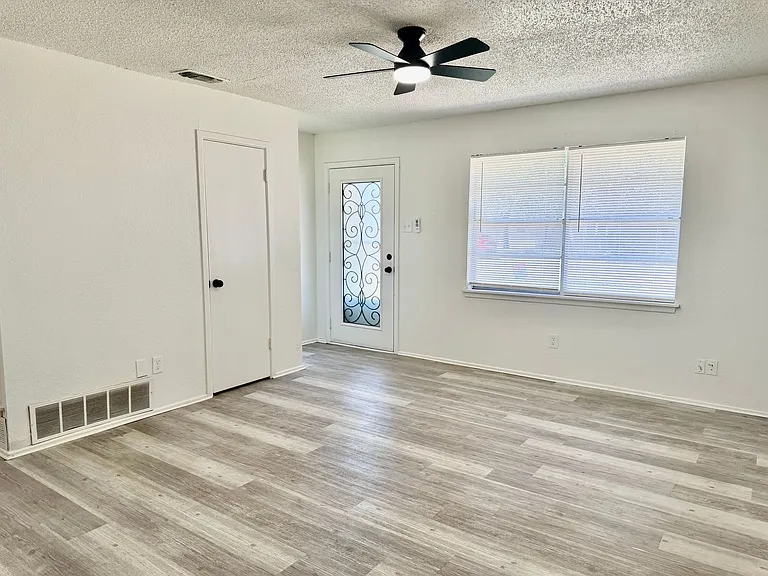 4615 Grinnell St #106 — Photo 5
