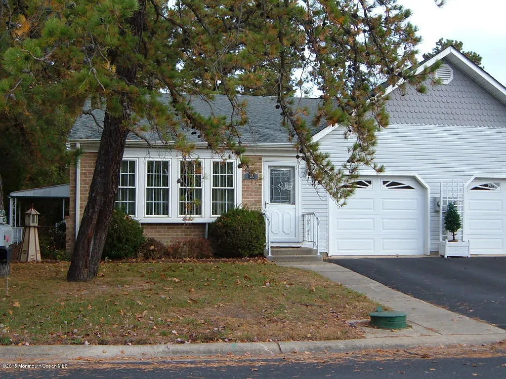 2 Greenwood Ln #A photo 1