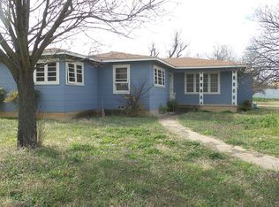 707 N 3rd St, Ballinger, TX 76821