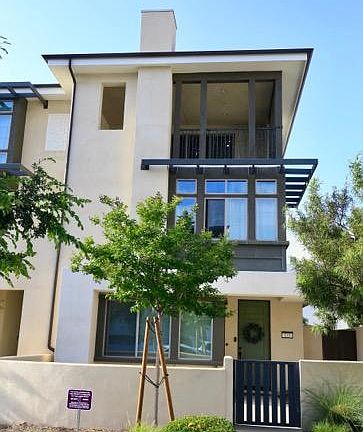 3 level plan with 3-side sunshine, feel like a single-family house