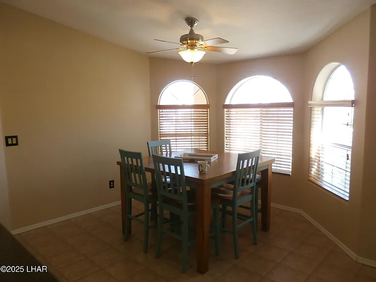 2304 Buckingham Blvd — Photo 8