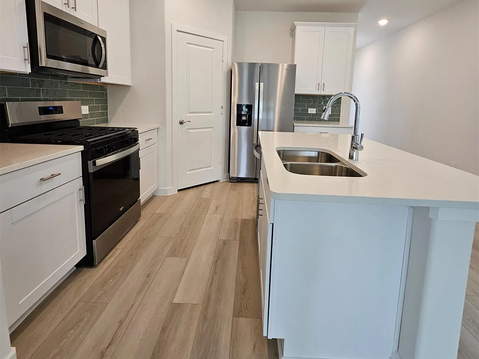 3 bed, 1533 sqft, $2,250 — Photo 2