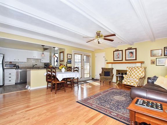 3rd image of 3476 Belvoir Dr