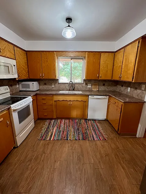 4 bed, 1772 sqft, $2,388 — Photo 2