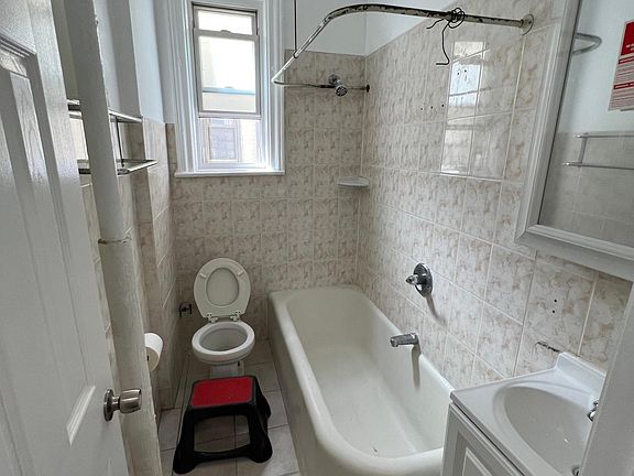 4th image of 1275 Noble Ave APT 1F