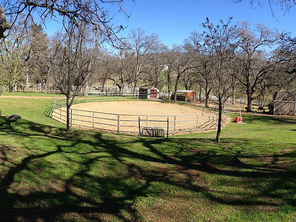 Round Pen,3 pastures