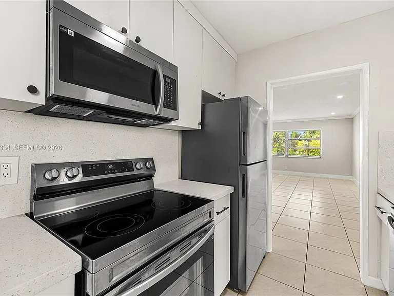 5420 Hollywood Blvd #203 — Photo 2
