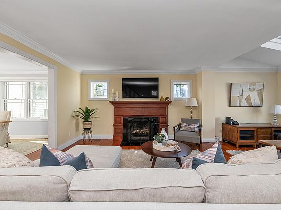 5th image of 62 Highland Ave