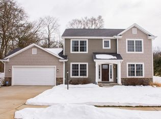 54010 Stonewood Dr, Elkhart, IN 46514