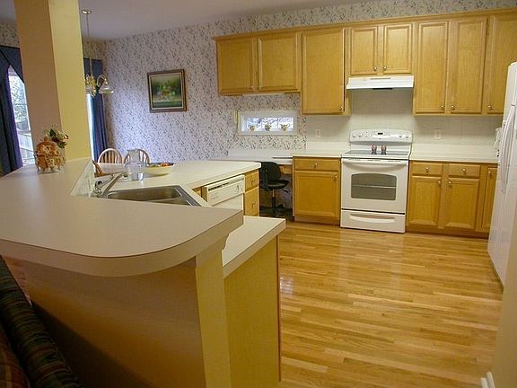 Large Kitchen with Gleaming Hardwood Floors and new Smooth Top Range