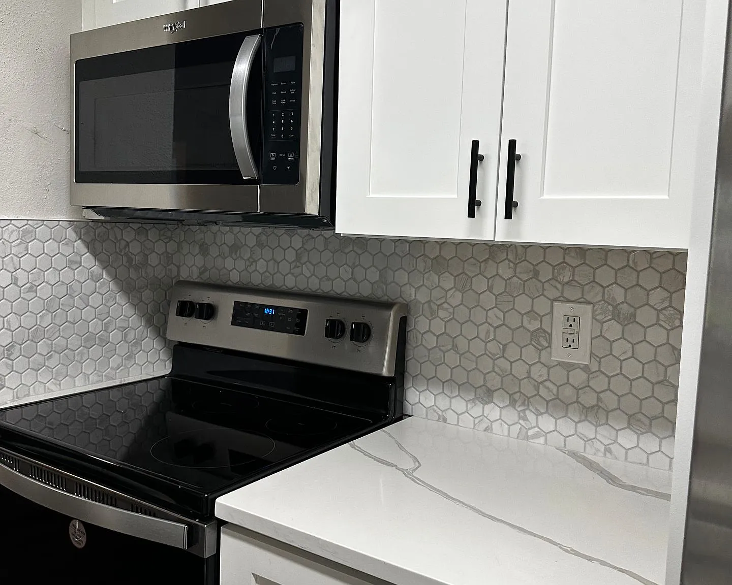 Spacious 2BR Condo in Prime Coral Springs Location — Photo 3