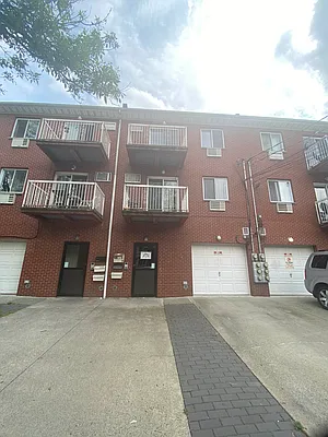 Rented by BUZZ REALTY | media 17