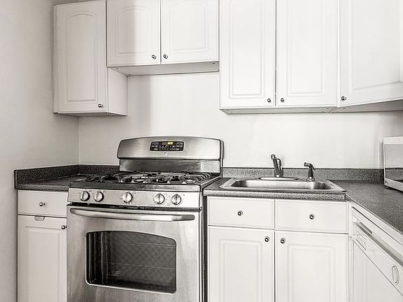 4th image of 7 E 35th St APT 1C