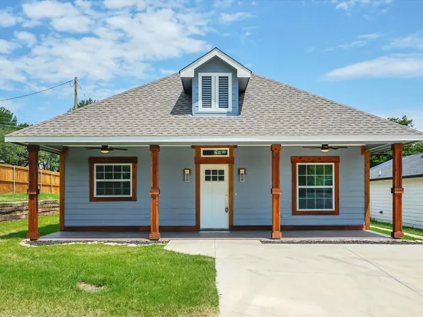 800 Crow Ct, Granbury, TX 76048