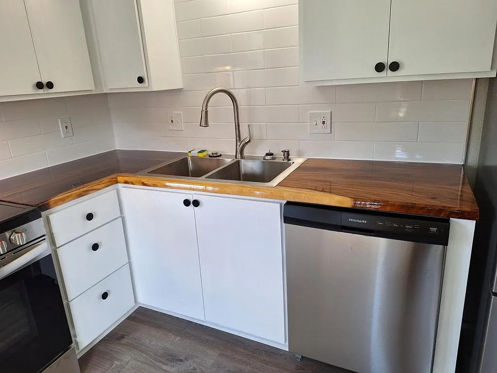 1036 NE Lindsay Ave — Photo 3