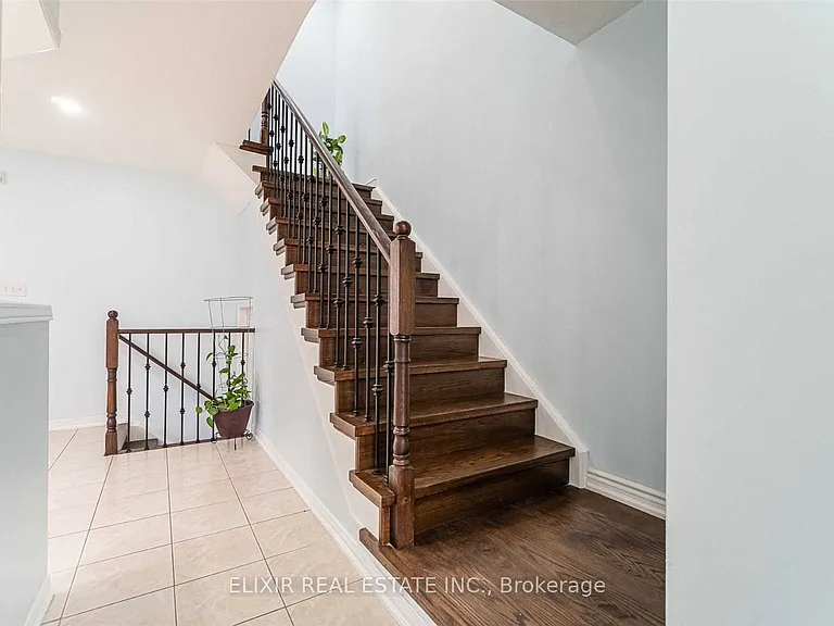 29 Timbertop Cres #UPPER LEVEL — Photo 16