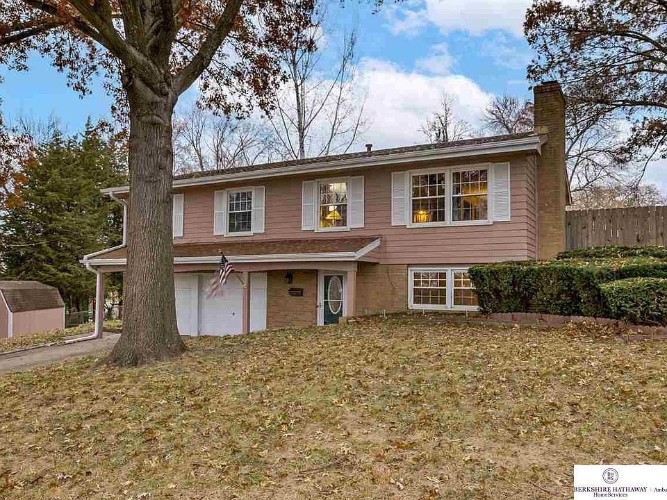 1st image of 8454 Lakeview Dr