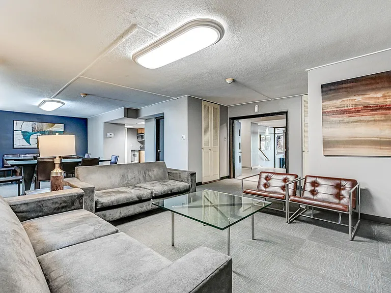 1 E University Pkwy #307 — Photo 8