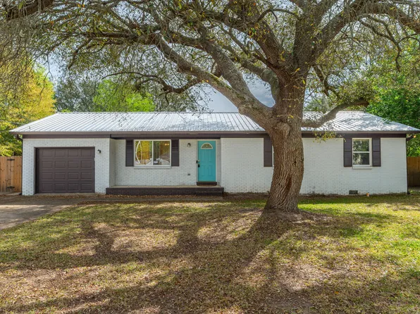 1568 Phyllis Ct, Gulf Breeze, FL 32563