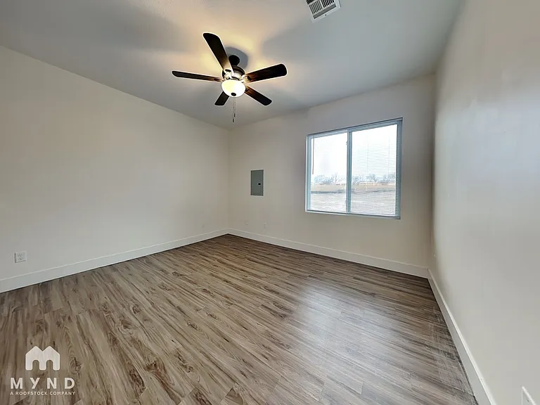 5760 E Bristol St #5760 — Photo 8