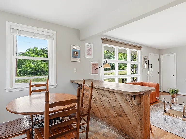 368 Oakview Dr — Photo 8