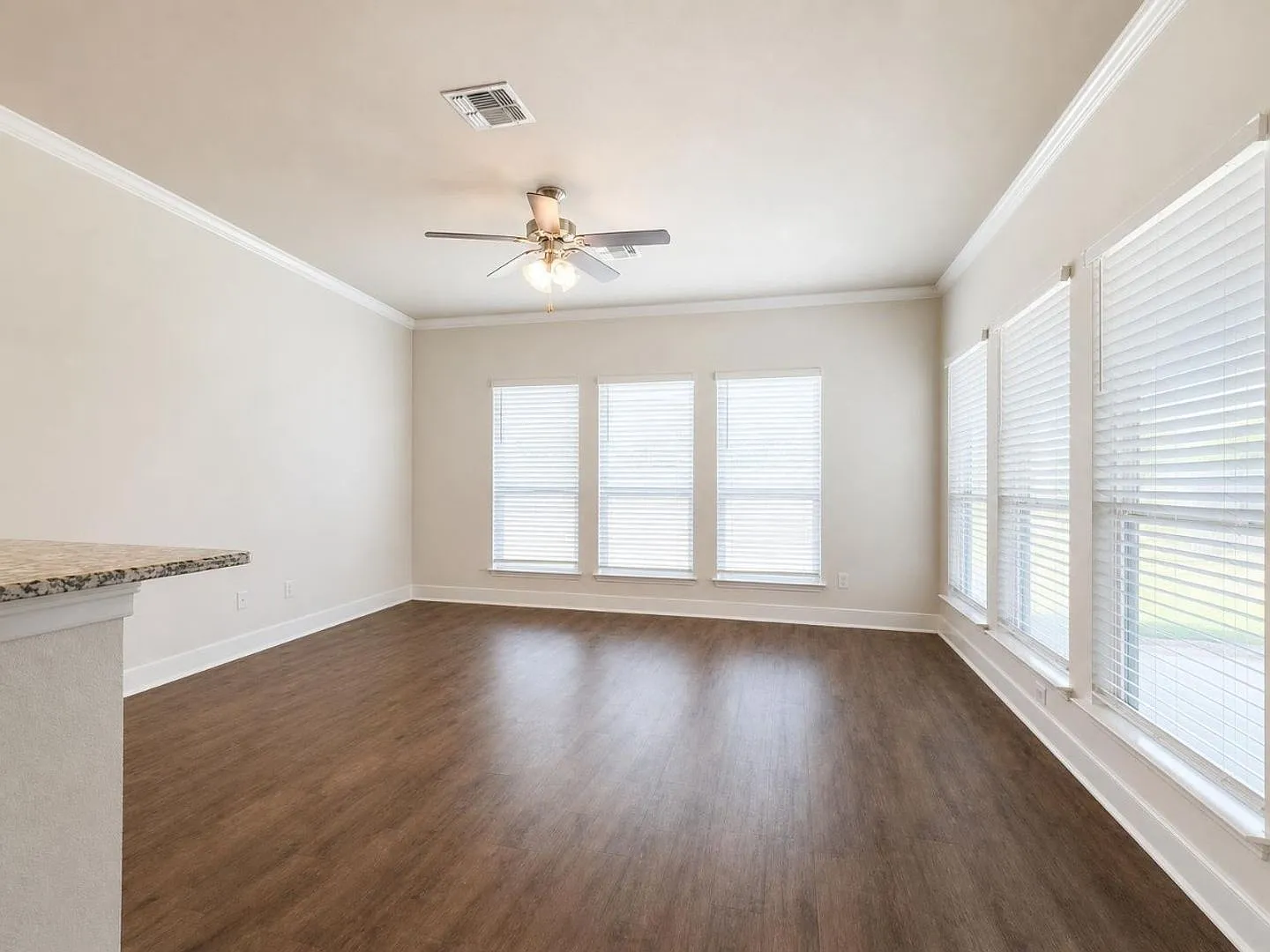 Beautiful 3 Bedroom/2 Bathroom Home with Large Fenced Yard in Temple! — Photo 4