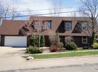 1925 14th St, Bettendorf, IA 52722