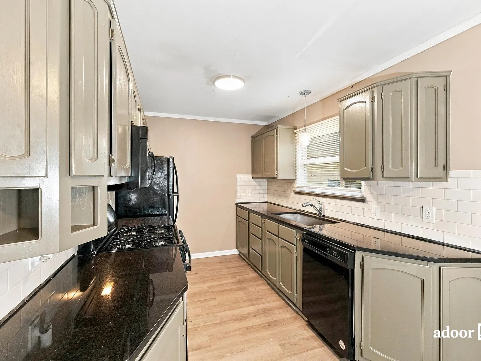 3 bed, 2.0 bath, 1536 sqft, $1,695 — Photo 3