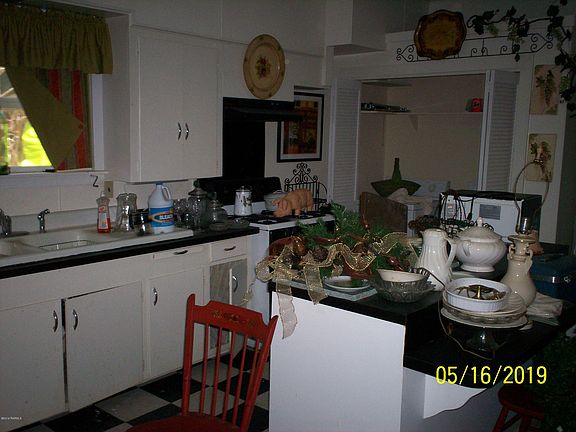5th image of 212 Washington St