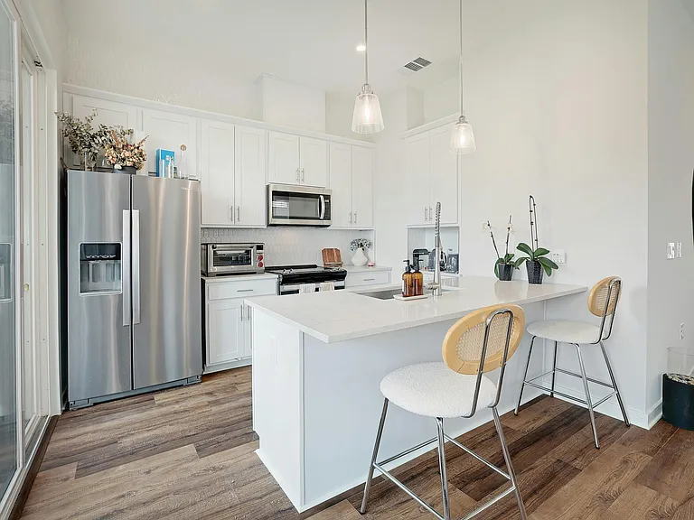 12001 Vista Parke Dr #401 — Photo 9