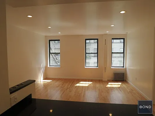 Rented by Bond New York | media 15