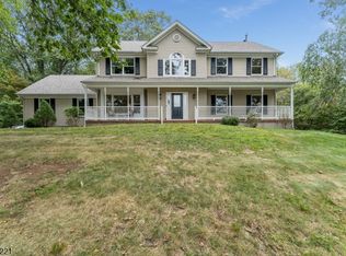 18 Bridle Path, Asbury, NJ 08802