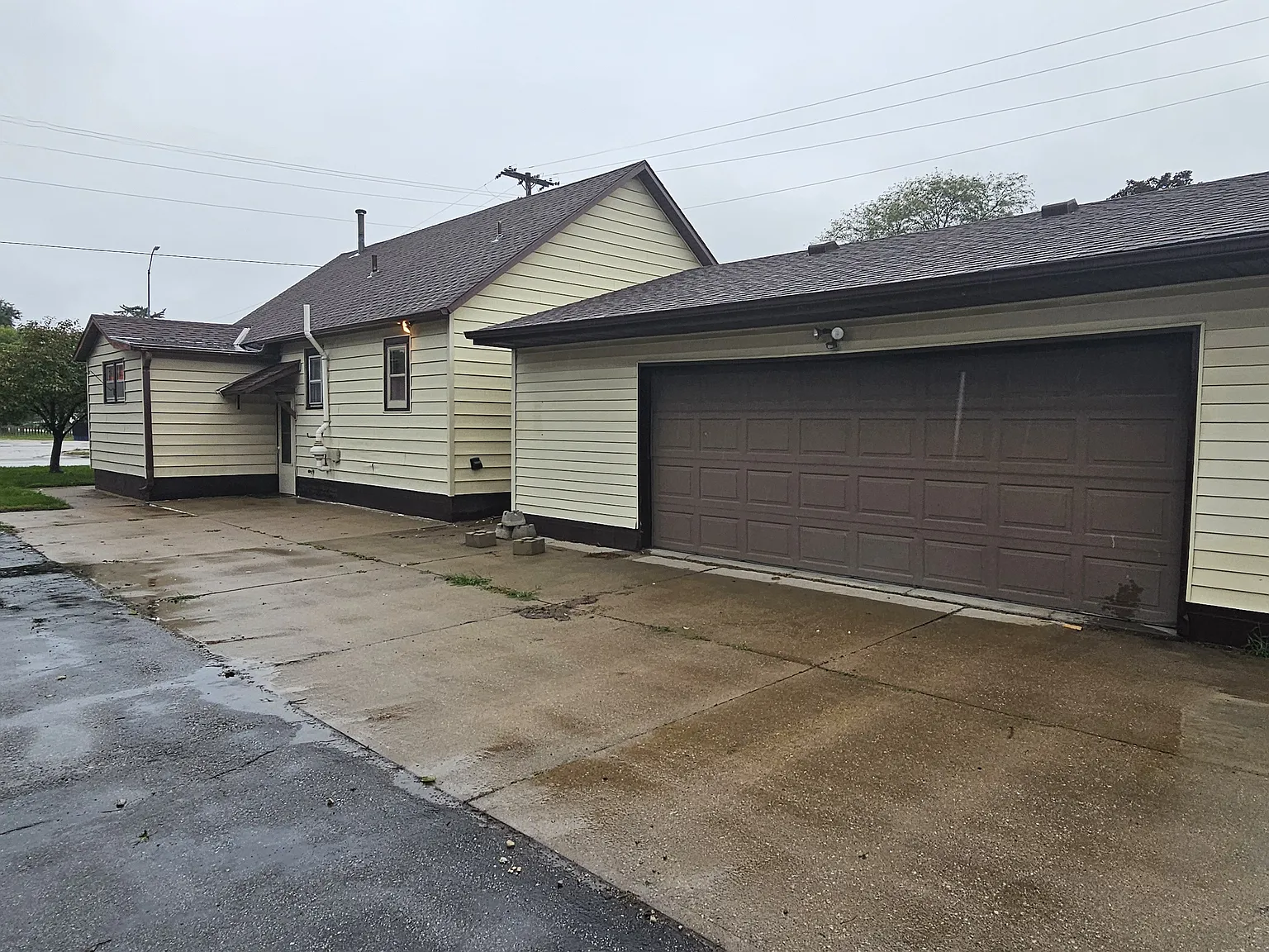 2 bed, 1404 sqft, $1,500 — Photo 1