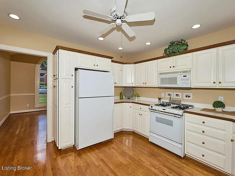 8419 Running Spring Dr — Photo 6
