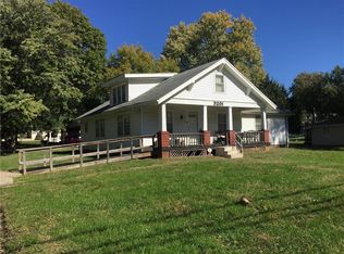 3201 Gene Field Rd, Saint Joseph, MO 64506