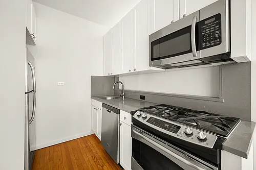 121 Madison Ave Photo 1