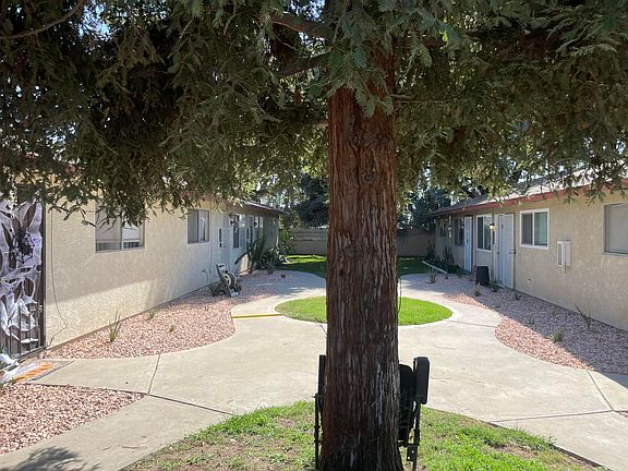 3rd image of 1521 E Douglas Avenue