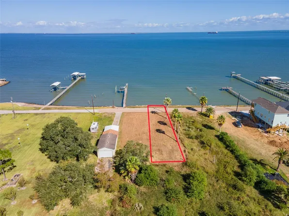 2221 Avenue A, Dickinson, TX 77539