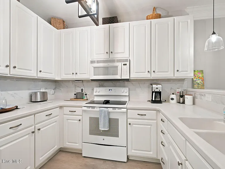 240 Woodlands Way #17 — Photo 8