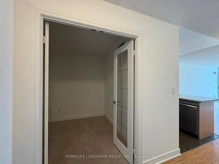 16 Harrison Garden Blvd #1812 — Photo 8