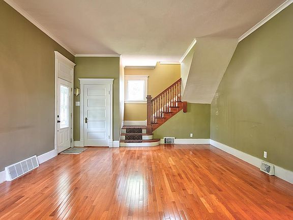 5th image of 610 N Montgomery Ave