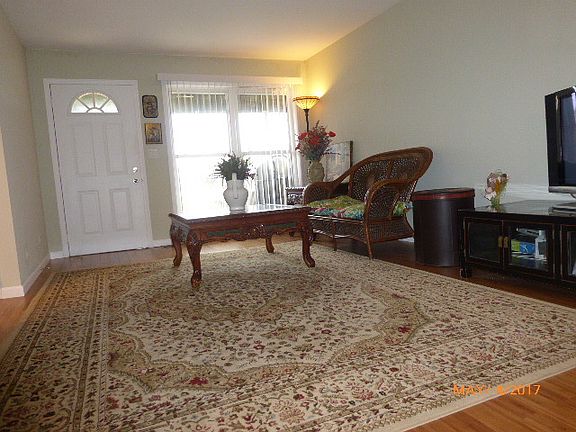 2nd image of 1940 Kenilworth Cir APT G