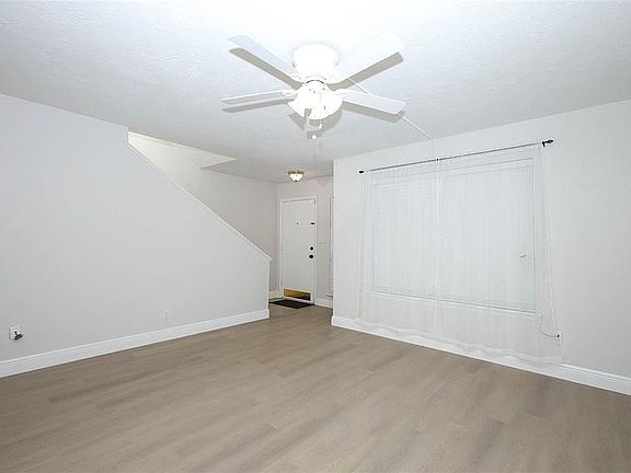 4th image of 4029 Henley Rd #1705